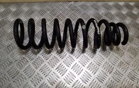 Volkswagen Touareg I Front coil spring