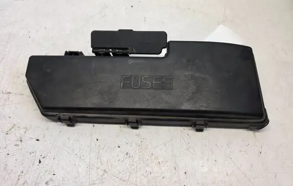 Volvo V70 Fuse box cover 9494211