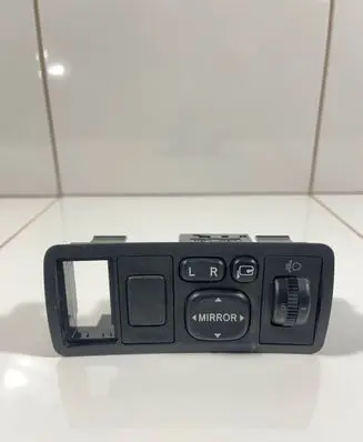 Toyota Avensis T250 Wing mirror switch 183575
