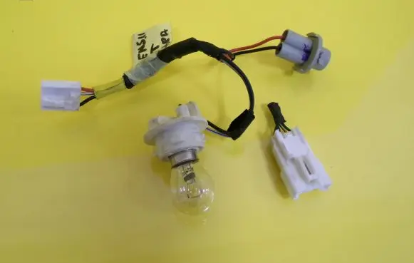 KIA Carens II Tail light bulb cover holder 35843