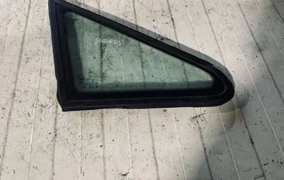 Volkswagen Sharan Front triangle window/glass 