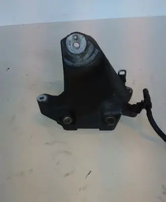 Lexus IS 220D-250-350 Engine mounting bracket