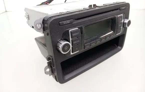 Volkswagen Caddy Radio/CD/DVD/GPS head unit 5K0035156A RCD210