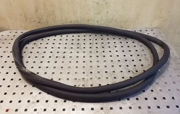 Volkswagen Touran I Rear door rubber seal (on body) 1T0867913K