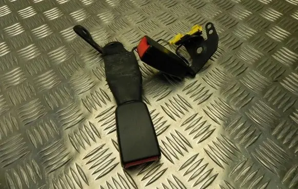 Mercedes-Benz C AMG W204 Front seatbelt buckle A2048602669 M1976
