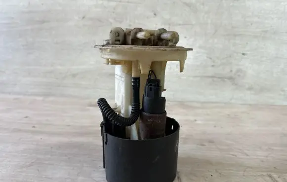 Renault Kangoo I In-tank fuel pump 7700307150R