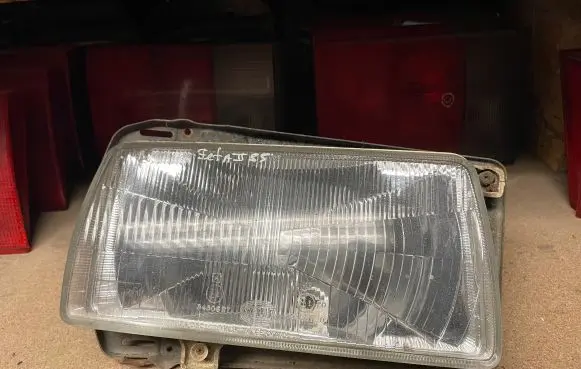 Volkswagen Jetta II Headlight/headlamp 301129050