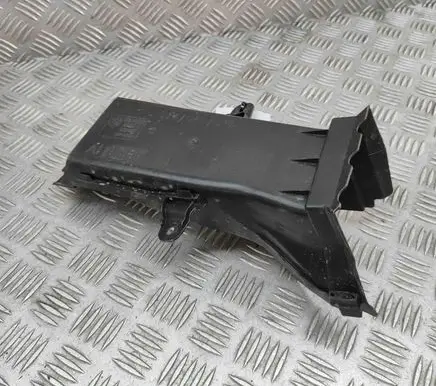 BMW 8 G14 Air intake duct part 7359814