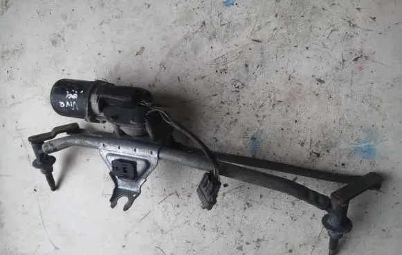 Opel Vivaro Front wiper linkage and motor