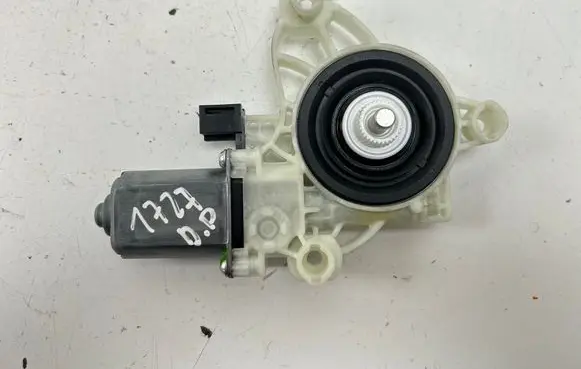Mercedes-Benz GLC X253 C253 Front door window regulator motor A0009065706
