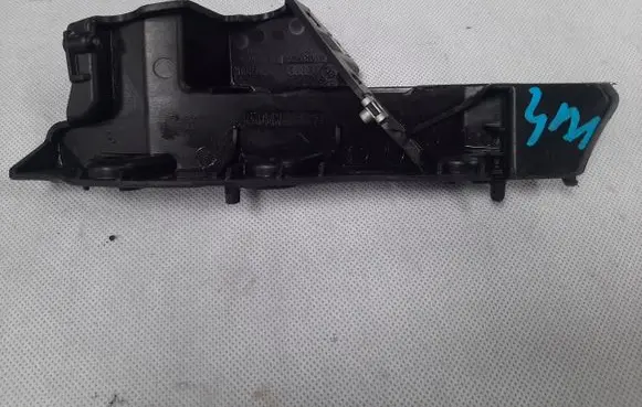 Audi Q7 4M Front bumper mounting bracket 4M0807283B