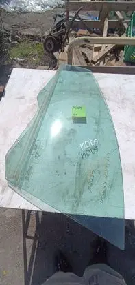Citroen C5 Front door window glass four-door 1212123