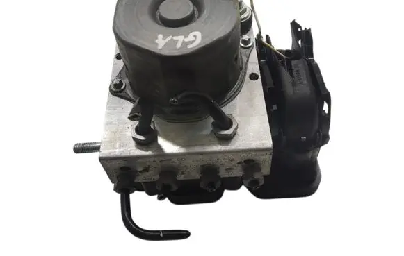 Mercedes-Benz GLA W156 ABS Pump A0004313900