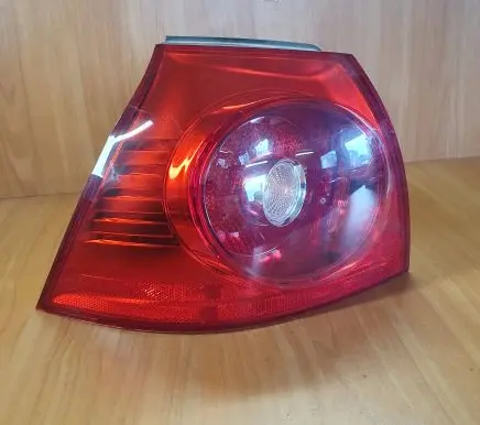 Volkswagen Golf V Rear/tail lights 1K6945095N B01856056 28490102