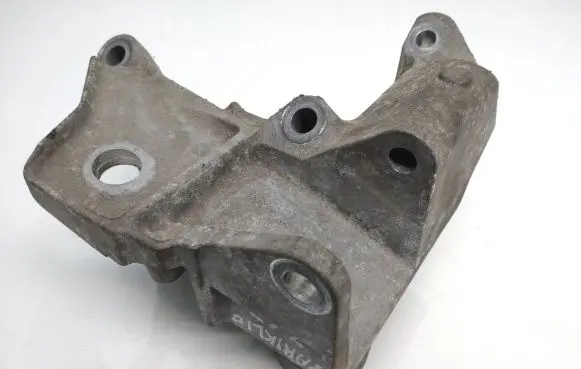 Volvo XC70 Engine mounting bracket 6G926P096fC