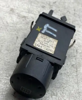 Audi TT Mk1 Windscreen/window heater switch 8n0941563b