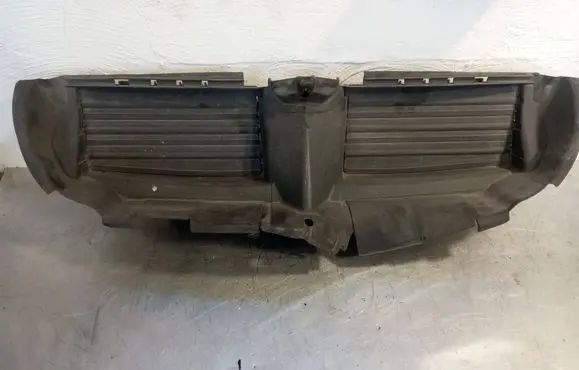 BMW 3 E90 E91 Intercooler air guide/duct channel 7173571 74850610