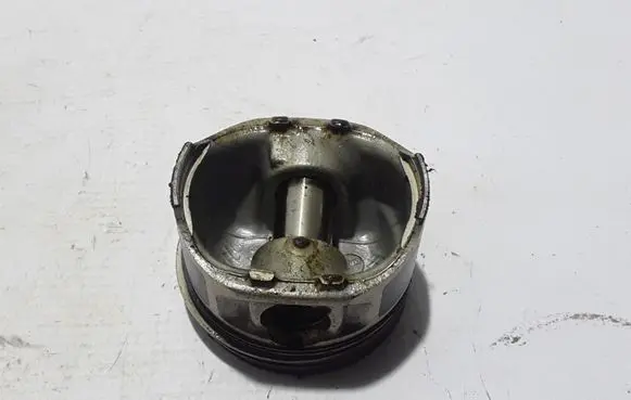 Renault Clio III Piston with connecting rod 7701476747