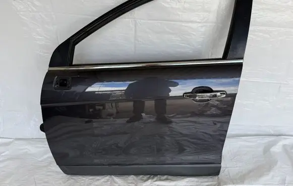 Chevrolet Captiva Front door
