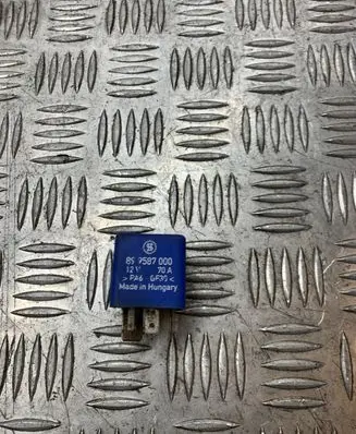 Audi A4 S4 B5 8D Other relay 8A0951253