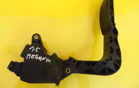 Renault Megane III Accelerator throttle pedal 180100010R
