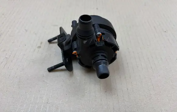 BMW X5 F15 Electric auxiliary coolant/water pump 764394903