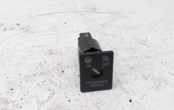 Passenger airbag on/off switch