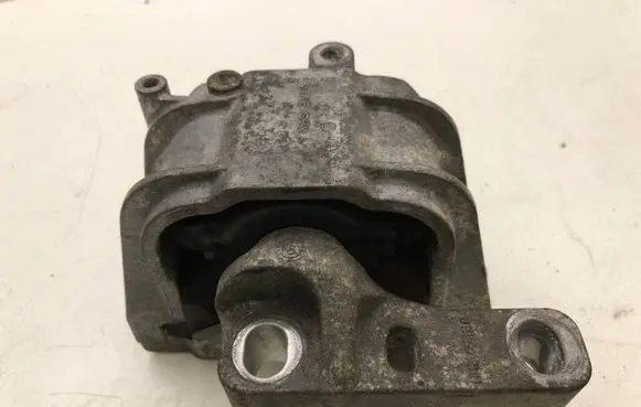 Skoda Octavia Mk2 (1Z) Engine mount bracket 1K0199262AS