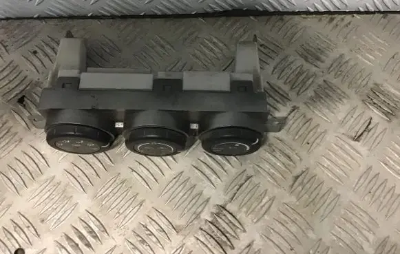 Nissan X-Trail T30 Climate control unit