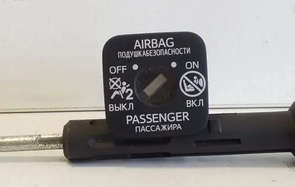 Lexus CT 200H Passenger airbag on/off switch 2061B1N