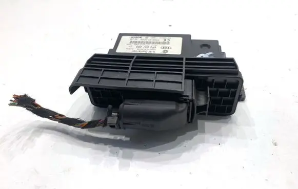 Audi A6 S6 C6 4F Gateway control module 4F0907280