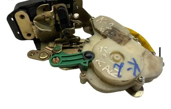 KIA Sorento Front door lock 030304