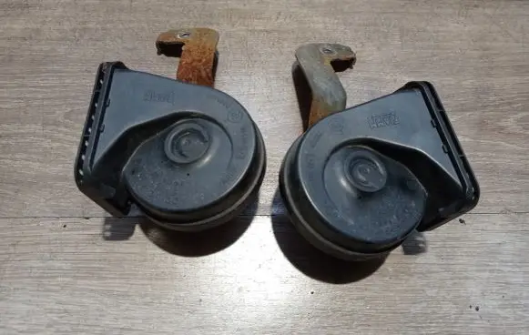 Volvo V50 Horn signal 30763989 30763988