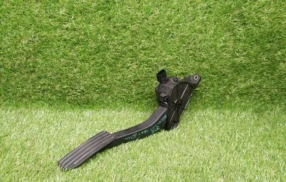 Land Rover Discovery Sport Accelerator throttle pedal B1612221725