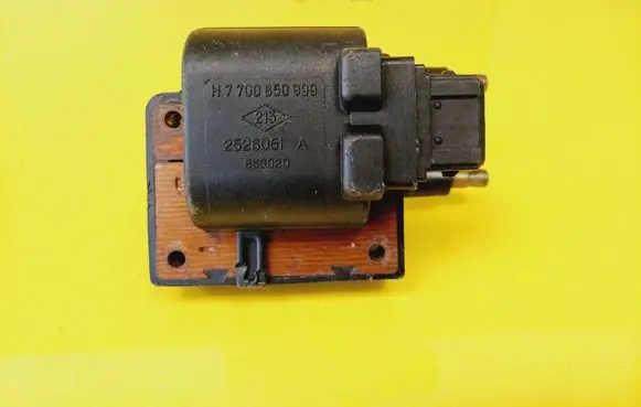 Renault Espace III High voltage ignition coil 7700850999 2526051A