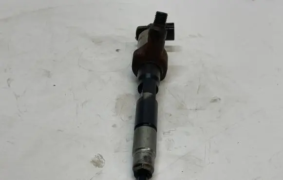 Mazda 6 Fuel injector R2AA13H50 001008L01408