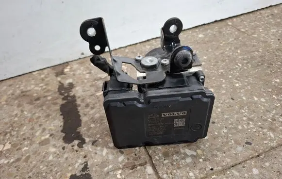 Volvo XC70 ABS Pump 31261142 P31261142