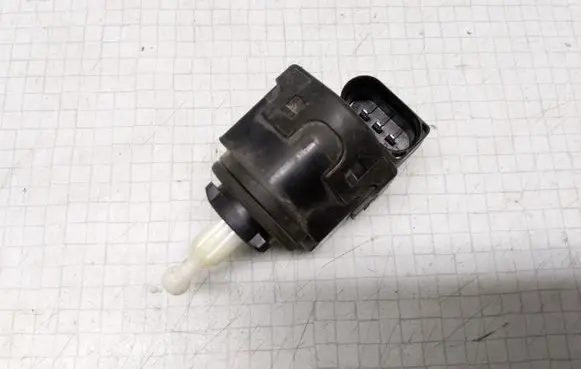 Audi A3 S3 8L Headlight level adjustment motor 
