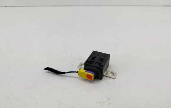 Audi A4 S4 B8 8K Battery relay fuse 4F0915519
