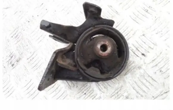 Toyota Avensis T220 Engine mount bracket