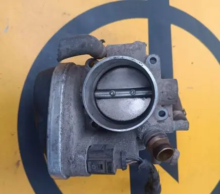 Opel Zafira B Throttle valve 55562380