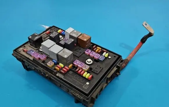Opel Astra J Fuse box set 39065972 IMPRK1584106