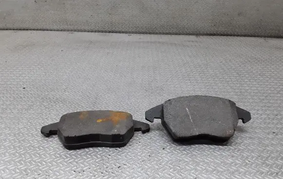 Volkswagen PASSAT B6 Brake pads (front) 