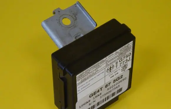 Mazda 626 Immobilizer control unit/module GE4T675G2 53873234