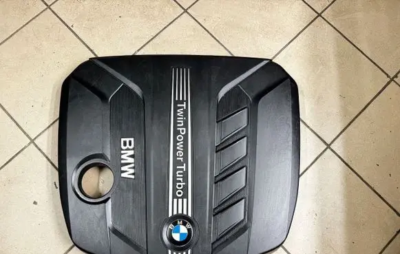 BMW 5 F10 F11 Engine cover (trim) 8510475 11252010 03LDX105