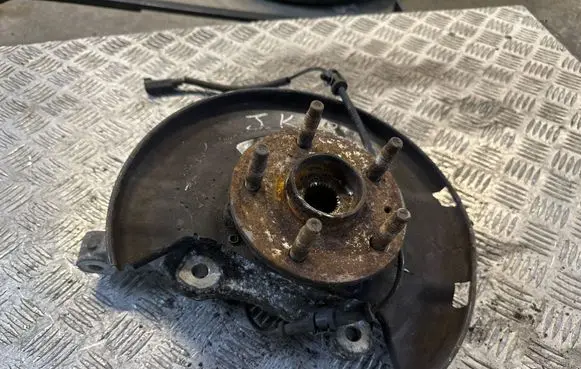 Opel Astra J Front wheel hub