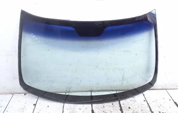 Volvo V70 Front windscreen/windshield window 