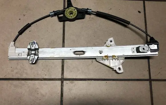 Mazda 3 III Front door window regulator with motor