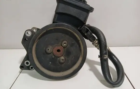BMW 5 E60 E61 Power steering pump 7693974101