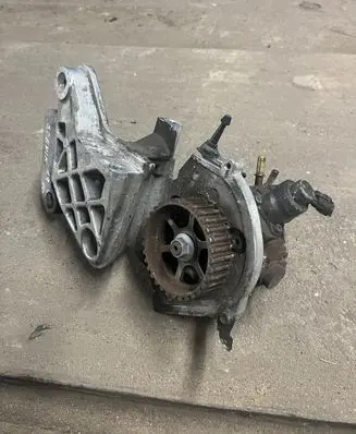 Renault Scenic II - Grand scenic II Fuel injection high pressure pump 0445010218 8200945033 H8200561664